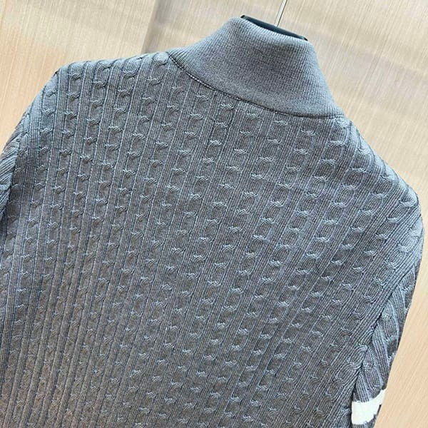 送料込モンクレール n級品 ウール混 ダウンパディング入り カーディガン mol28093
